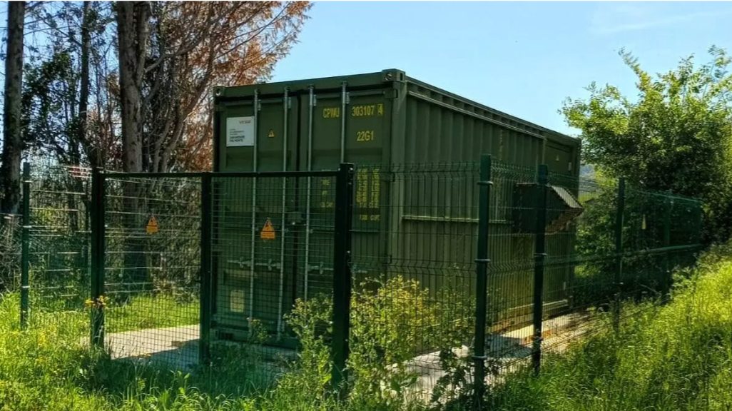 sistema de almacenamiento energético en baterías de ZGR Corporación, instalado en el pueblo de San Vicente del Monte (Cantabria)