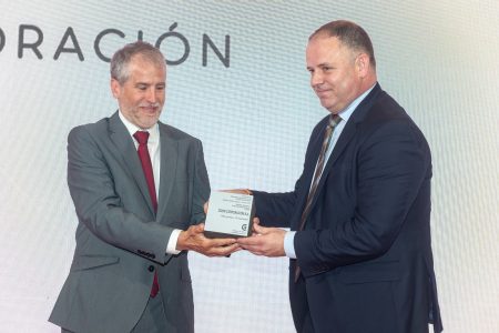 José Antonio Grande recogiendo el premio Pyme Exportadora 2025