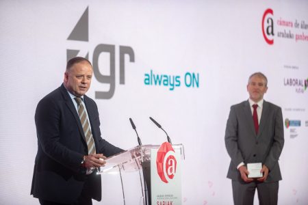 Un momento de la intervención de José Antonio Grande tras la recogida del premio a ZGR Corporación como Pyme Exportadora 2025