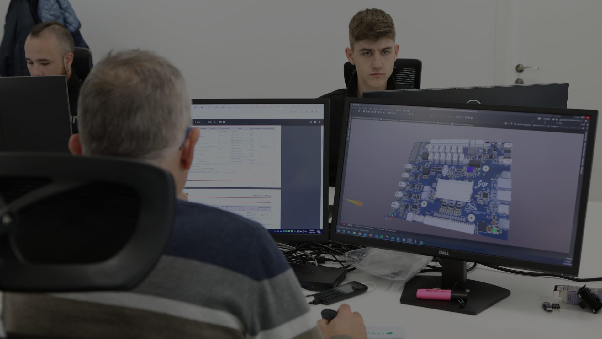 Técnicos de ZGR Corporación en el centro de innovación de la compañía
