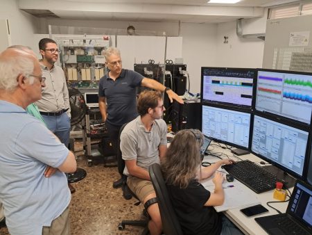 Visita de la Universidad de Albany al centro de innovación de ZGR Corporación - Sala de ensayos y  pruebas
