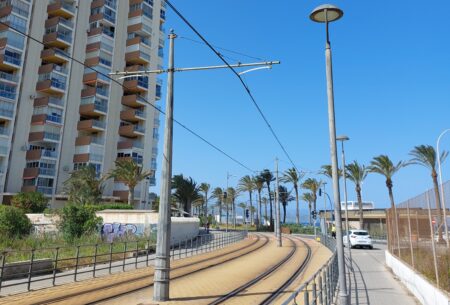 Imagen de la red eléctrica del tranvía de Alicante