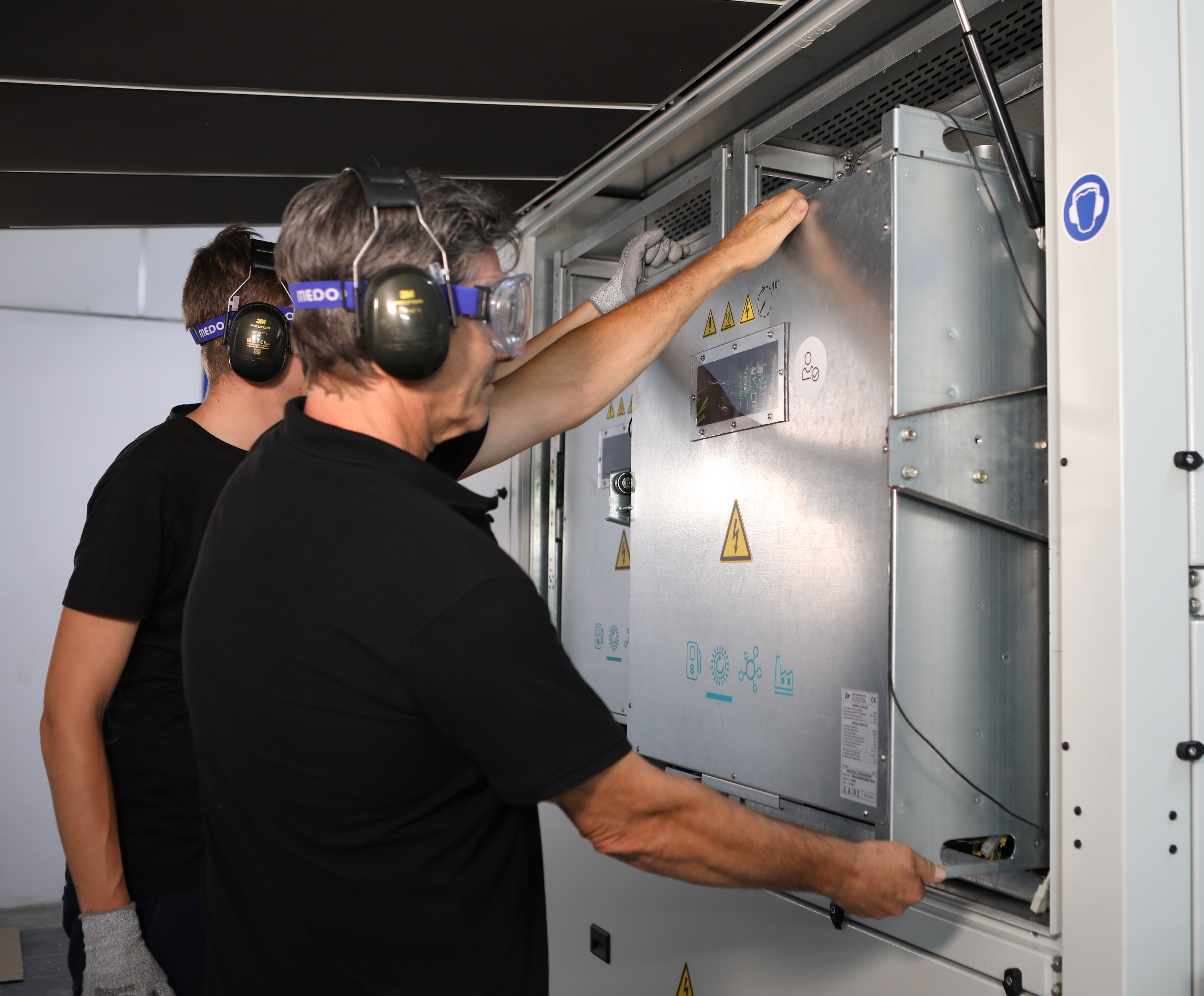 Servicio Técnico ZGR - cambio módulos en Inversores Centrales de Alta Potencia