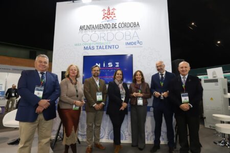 Participantes de la mesa de debate: “El proyecto tecnológico de la Base Logística del Ejército de Tierra en Córdoba: Impacto en el ecosistema industrial de Andalucía”