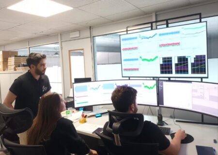 Cátedra ZGR - UPV en Electrónica de Potencia: Ingenieros trabajando en ZGR